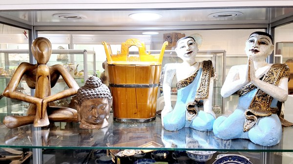 Lot 1182 - TIMBER FIGURES