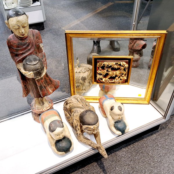 Lot 1378 - ORIENTAL DECOR
