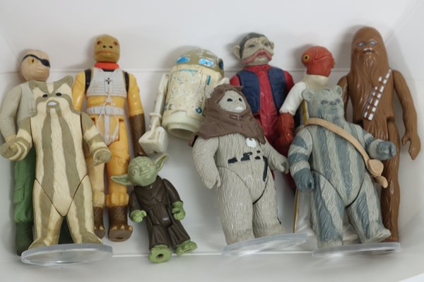 Lot 1227 - STAR WARS FIGURES