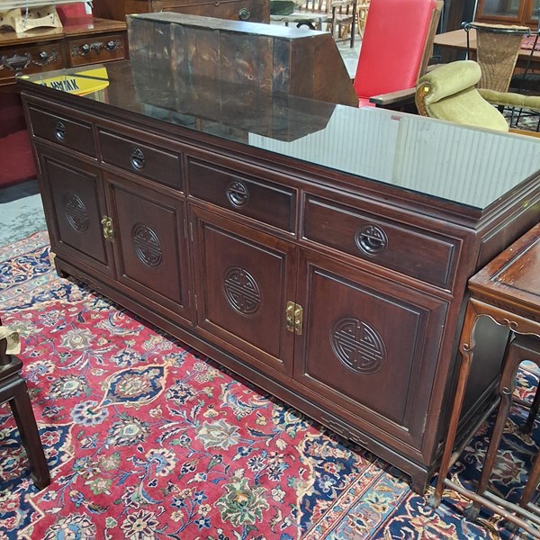 Lot 93 - SIDEBOARD