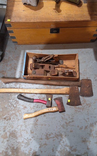 Lot 272 - PLANES AND AXES
