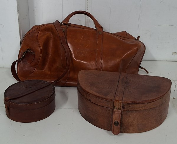 Lot 1155 - LEATHER BAG AND BOXES