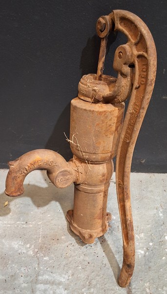 Lot 352 - WATER PUMP