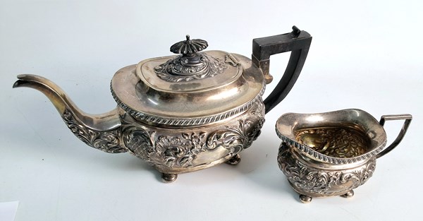 Lot 1025 - SILVER TEAPOT