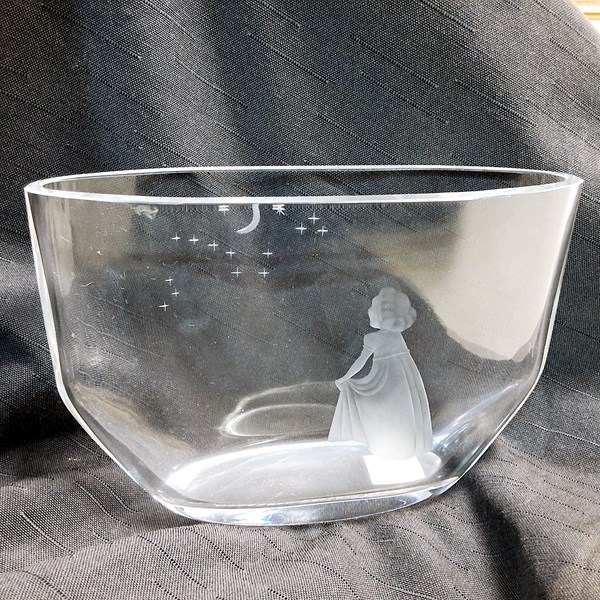 Lot 1140 - ORREFORS VASE