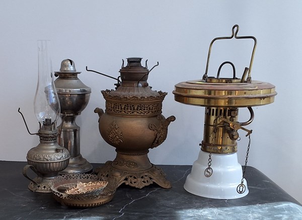 Lot 1404 - KEROSENE LAMP PARTS