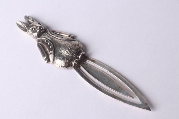 Lot 1041 - SILVER BOOKMARK