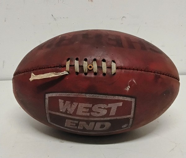 Lot 1212 - FOOTBALL