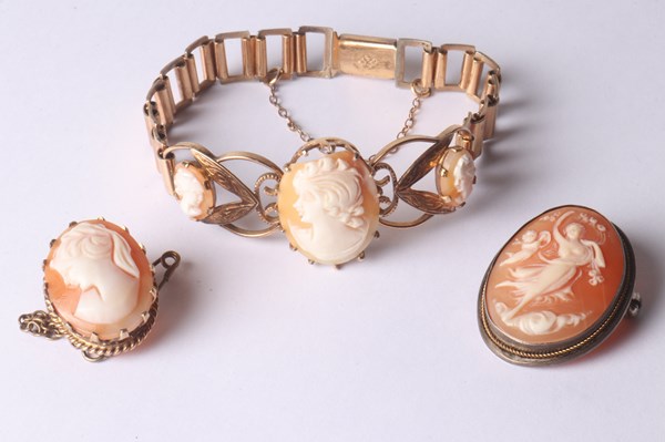 Lot 1030 - JEWELLERY