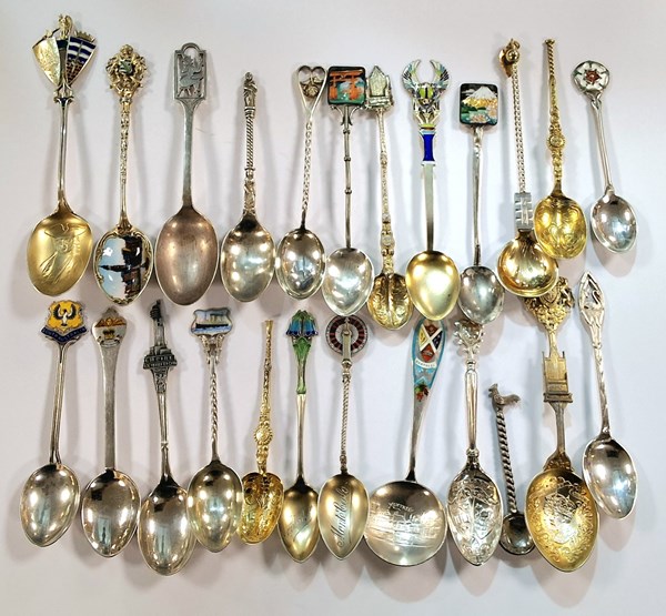 Lot 1052 - SILVER SPOONS