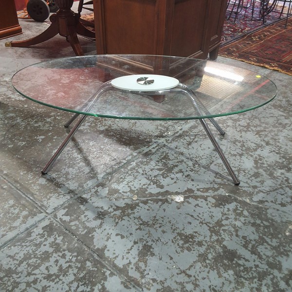 Lot 129 - COFFEE TABLE