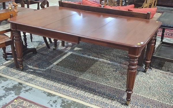 Lot 127 - DINING TABLE