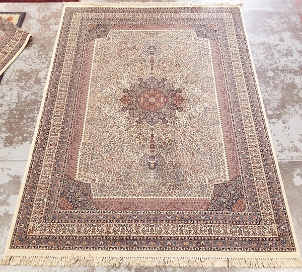 Lot 92 - FLOOR RUG