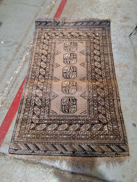 Lot 123 - RUG