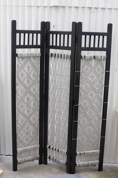 Lot 75 - ROOM DIVIDER