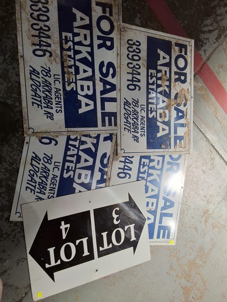Lot 301 - SIGNAGE