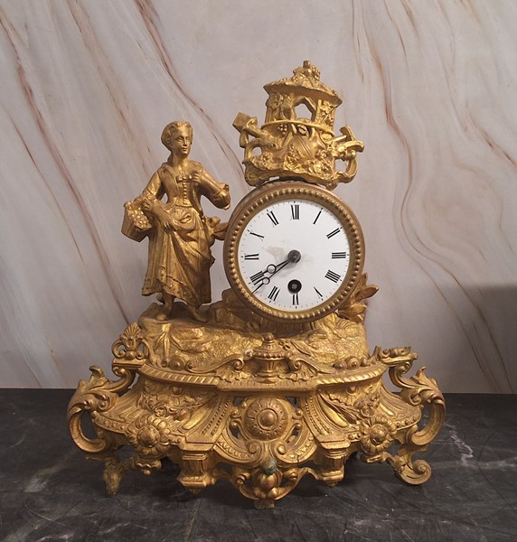 Lot 1267 - MANTEL CLOCK