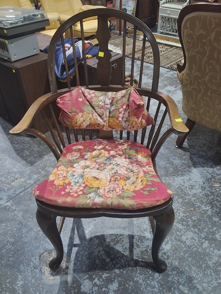 Lot 261 - ARMCHAIR