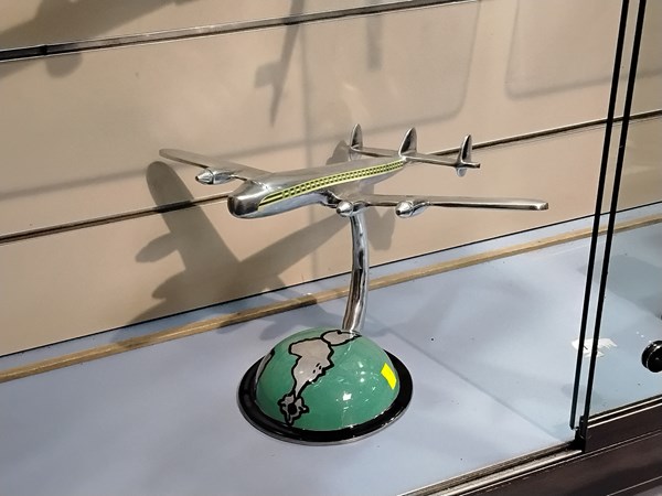 Lot 1205 - DESK STAND