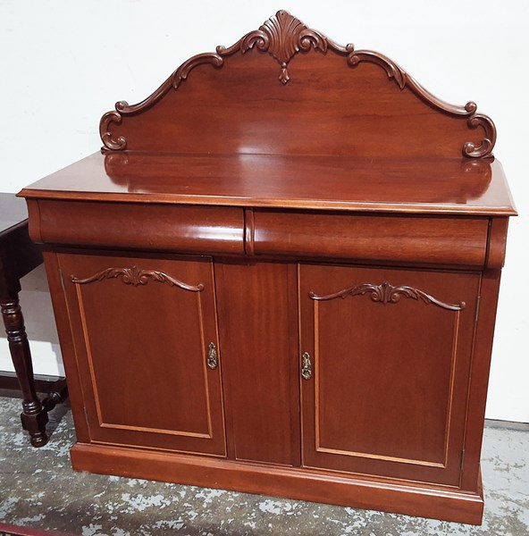 Lot 204 - CHIFFONIER