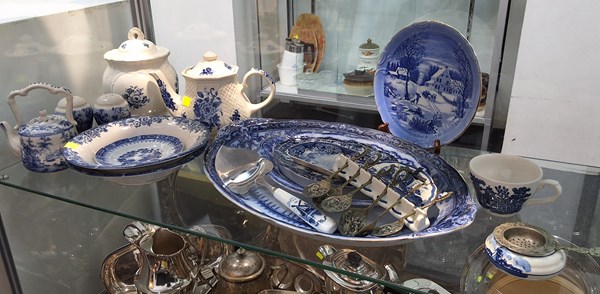 Lot 1407 - BLUE AND WHITE CHINA