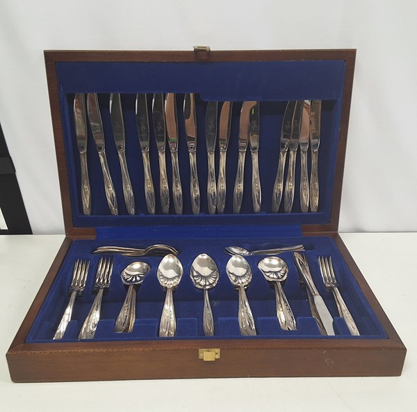 Lot 1264 - CUTLERY CANTEEN