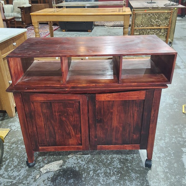 Lot 358 - TV CABINET