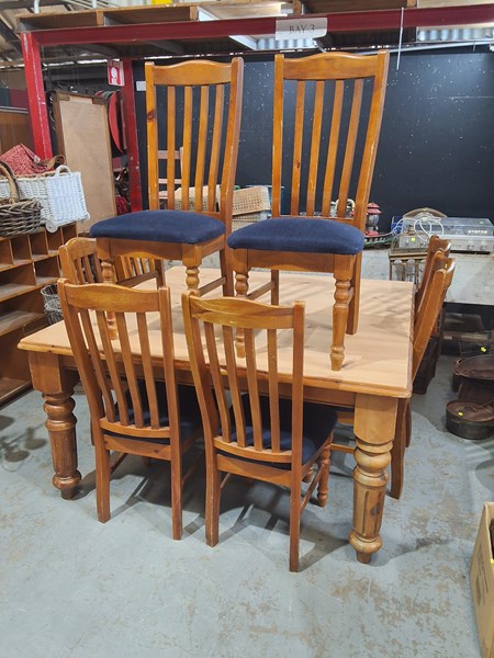 Lot 195 - DINING SUITE