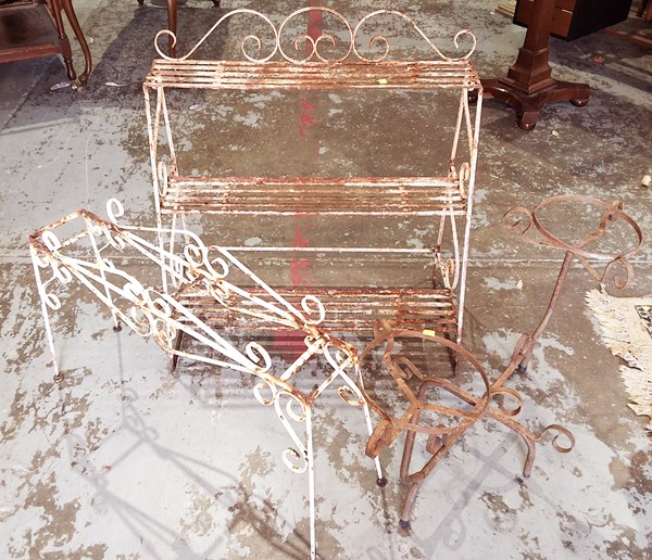 Lot 362 - GARDEN DECOR