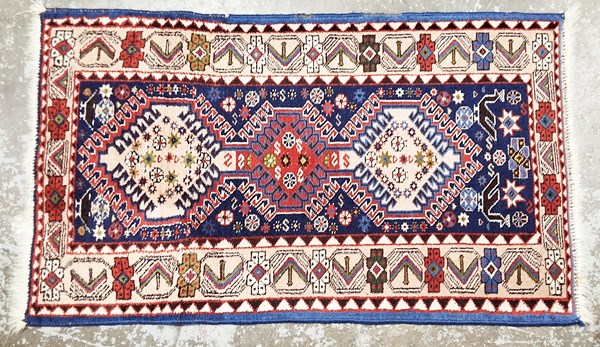 Lot 182 - ENTRANCE RUG