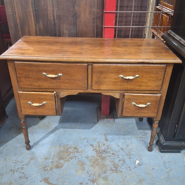 Lot 448 - DESK
