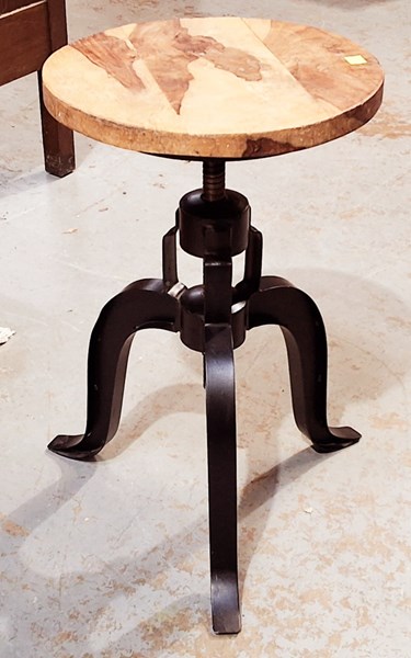 Lot 262 - SWIVEL STOOL