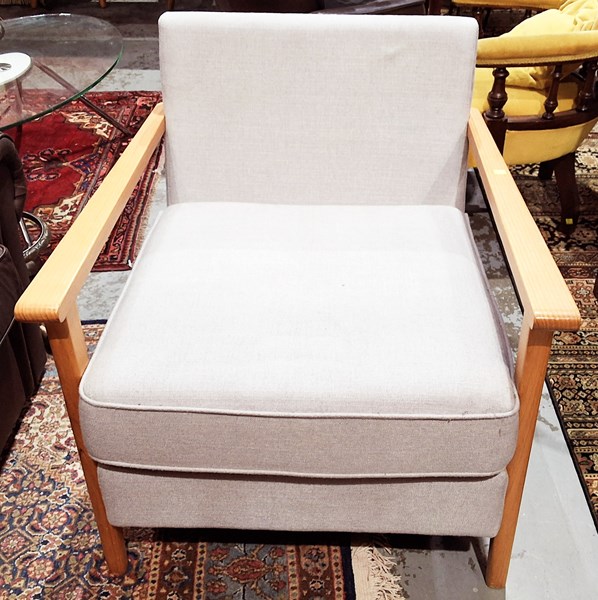 Lot 130 - ARM CHAIR