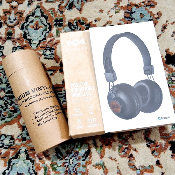 Lot 1184 - WIRELESS HEADPHONES