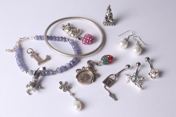 Lot 1009 - JEWELLERY