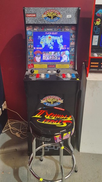 Lot 432 - ARCADE GAME
