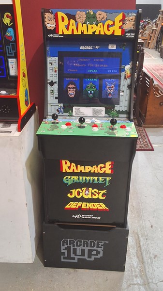 Lot 431 - ARCADE GAME