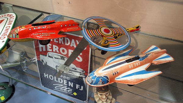 Lot 1195 - TINPLATE TOYS