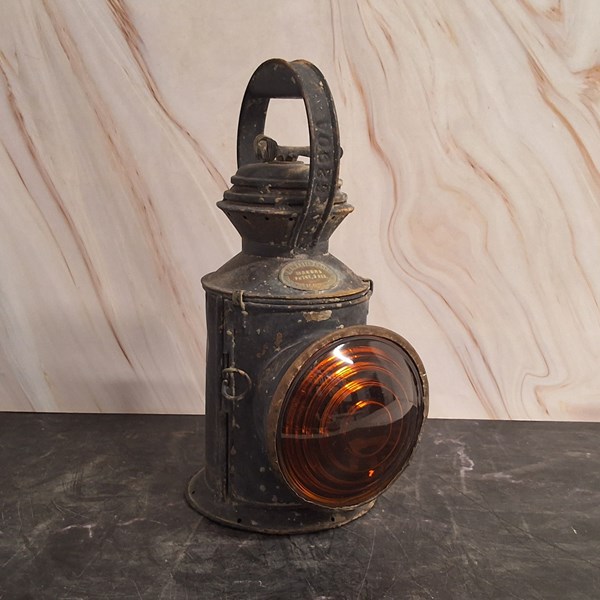 Lot 1258 - RAILWAY LAMP