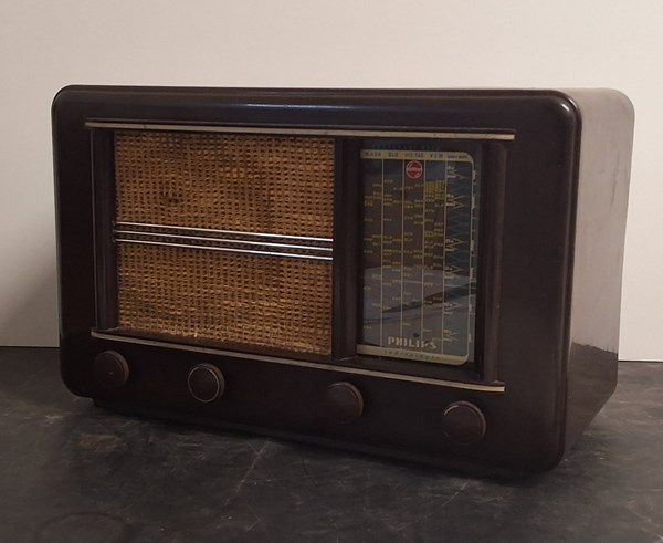 Lot 1257 - VINTAGE RADIO