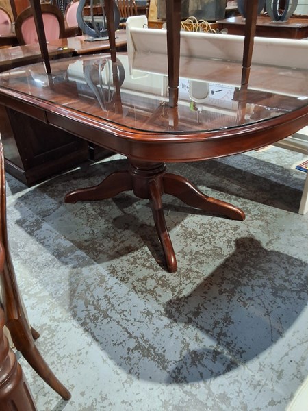 Lot 170 - DINING TABLE