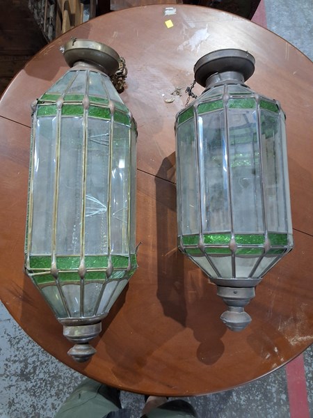 Lot 36 - LANTERNS