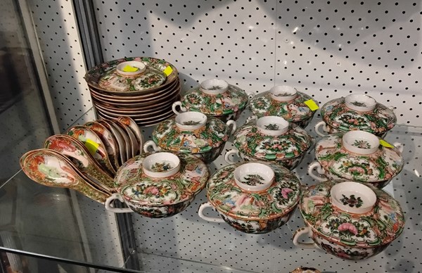 Lot 1230 - CHINESE PORCELAIN BOWLS
