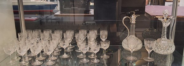 Lot 1296 - GLASSWARE