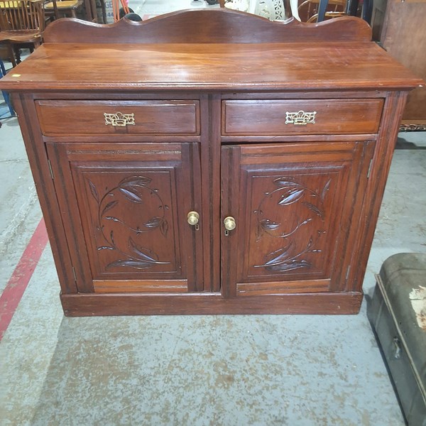 Lot 408 - SIDEBOARD