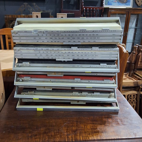 Lot 1220 - RADIOS
