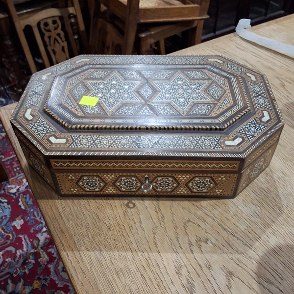 Lot 1234 - SEWING BOX