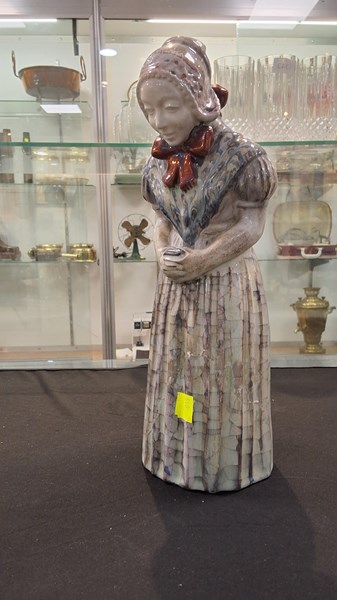 Lot 1322 - LADY FIGURE
