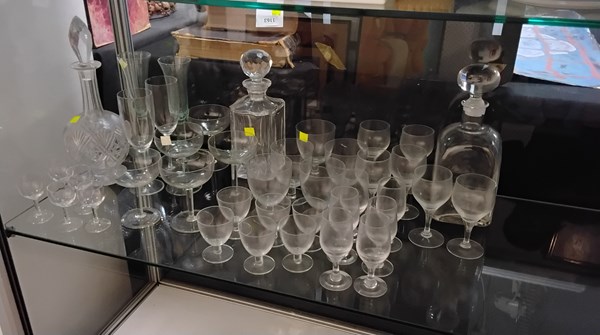 Lot 1127 - GLASSWARE