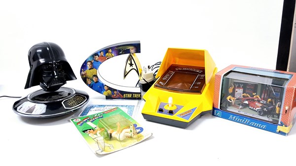 Lot 1334 - TOYS & COLLECTABLES